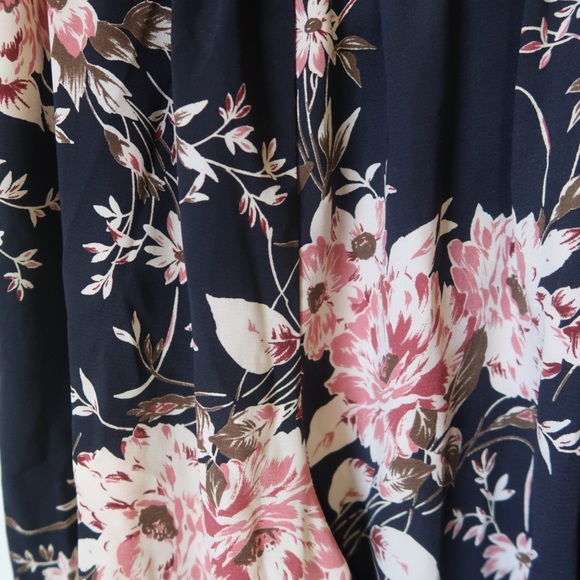 Floral set, crop top with long pants - Picture 2 of 3